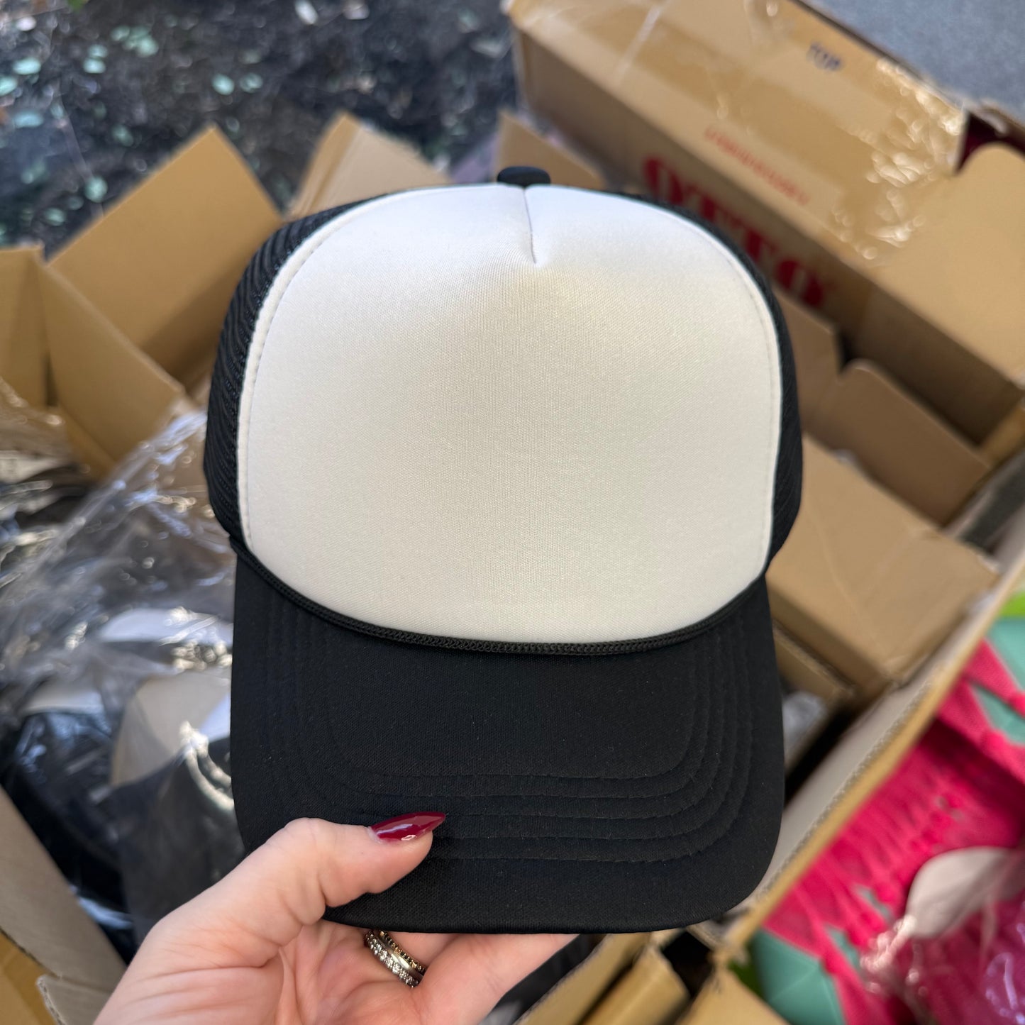 Black and White Unbranded' Trucker Hat